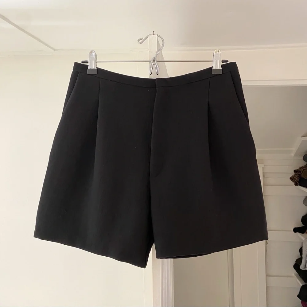 Totéme Lluc Bermuda Short in Black - Picture 10 of 15